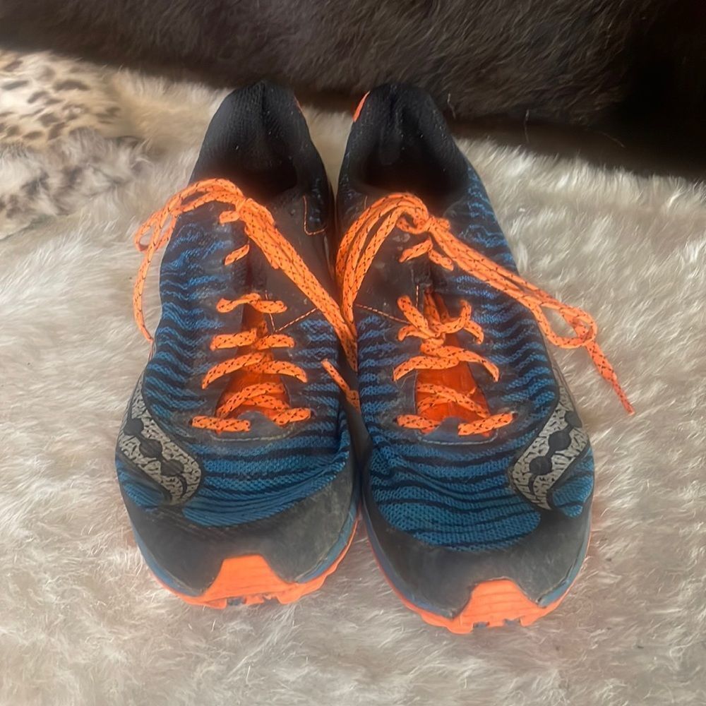 Saucony shoes 8.5 (5090)